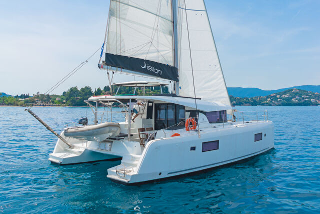 Lagoon 42 - 4 + 2 cab. Four Seasons